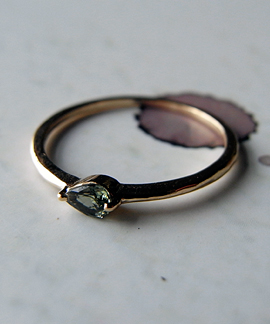 Changed green garnet Ring / 0135